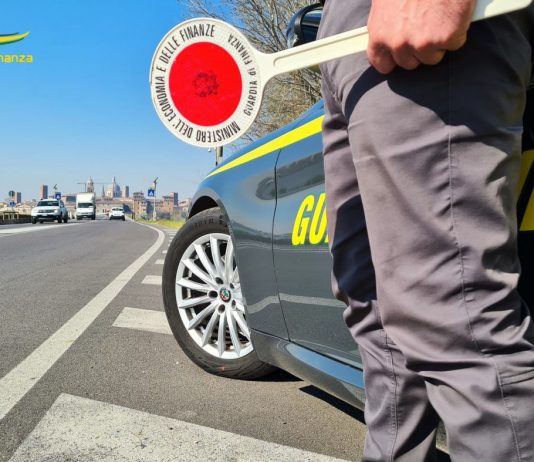 Arrestati due giovani con 1,6kg di droga in auto