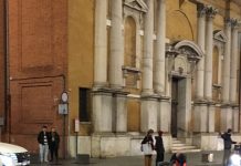 Scontro auto-moto in corso Pradella, soccorso un 23enne