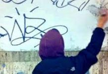 Vandali imbrattano il muro dei nomi delle vittime di femminicidio