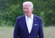 Biden “Kiev resiste e continua a essere libera”