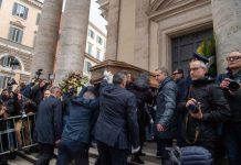 A Roma l’ultimo commosso saluto a Maurizio Costanzo
