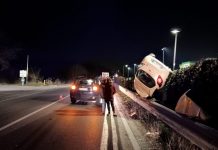 Scontro in via Parma: auto vola sul guard-rail
