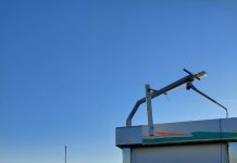 Tir abbatte le lance dell’autolavaggio a Villimpenta e poi fugge