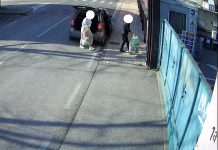 Abbandonano rifiuti davanti alla discarica: multati