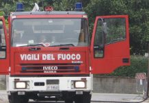 Incendio in un magazzino a Cavriana: una persona intossicata