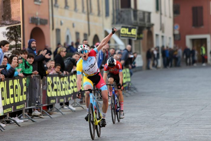 Giaimi taglia il traguardo per primo (f. Scanferla)