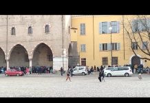 Open day per rilascio passaporto, gente in coda dalle 6. Lo sportello apre alle 14.30