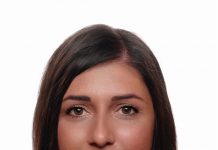 Per una coppia gay adottare 3 bimbi è “contrario all’ordine pubblico”