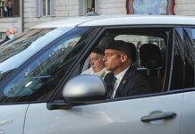 Papa Francesco dimesso dall’ospedale Gemelli “Sono ancora vivo”