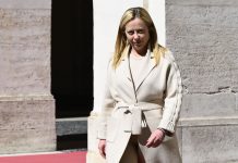 Immigrazione, Meloni “Non decidano i trafficanti chi entra in Italia”