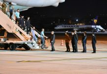 Atterrato primo aereo con italiani evacuati dal Sudan, ad accoglierli Tajani