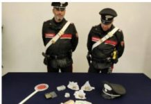 Droga negli slip e a casa: arrestato 21enne