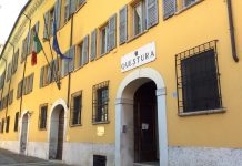 Migranti minorenni bloccati in questura. I sindacati attaccano il Comune che risponde: troppi arrivi, non c’è più posto