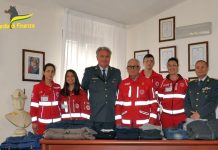 Indumenti contraffatti sequestrati donati alla Cri dalle Fiamme Gialle