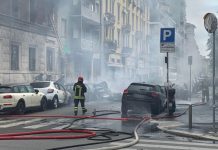 Esplosione in centro a Milano, coinvolte diverse auto e un appartamento