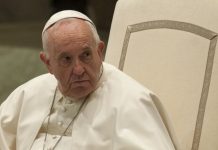 Papa “Le armi distruggono ogni speranza di pace”