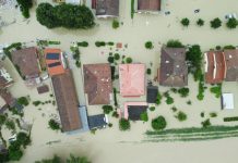 Emilia Romagna sott’acqua. Nove morti, 13mila sfollati, A14 spezzata. Frana sulla A1 a Sasso Marconi 13 Km di coda