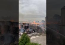 Incendio di grandi dimensioni alla cartiera Burgo. Piove cenere.