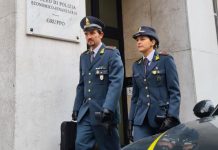 Lap dance in nero e lavoratori irregolari: multe fino a 227mila euro