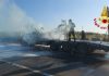 Autocisterna prende fuoco lungo l’Ostigliese
