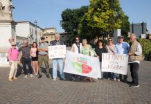 Pacifisti (pochi) in piazza contro la guerra