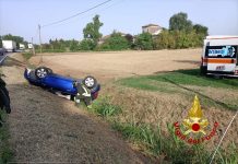 Auto esce di strada e si ribalta: paura per una 27enne di Moglia