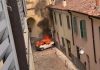 Auto prende fuoco in città
