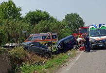 Roverbella: non si ferma allo stop, scontro tra due auto