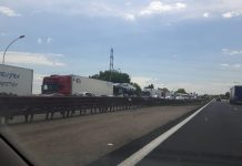 Auto urta un Tir e si rovescia. Code di 4 chilometri in A22