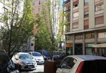 Trova un portafogli con più di mille euro e lo consegna ai carabinieri