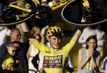 Vingegaard in giallo a Parigi: il Tour è ancora suo