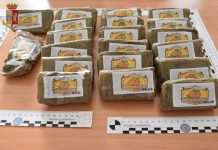 Auto imbottita di droga: la Polizia arresta tre persone