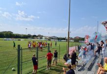 Calcio Serie C – Gli ultras del Mantova all’allenamento: “La Curva Te vuole vincere”