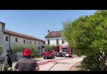 Incendio in un fienile a Montanara, vigili del fuoco al lavoro da ore