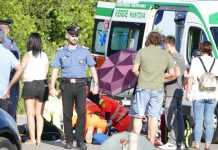 In motocicletta contro un’auto, grave 17enne