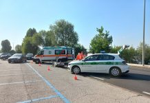 Urta un motociclista e poi si finge testimone per scagionarsi