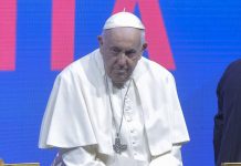 Papa “Nessuno si può salvare da solo”