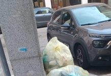 “Giardini puliti, ma piazza 80° Fanteria rimane un immondezzaio”, la protesta dei residenti