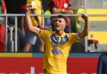 Pinamonti illude il Sassuolo, il Frosinone rimonta e vince 4-2