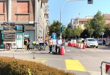 Viale Risorgimento è chiuso ma in molti se ne infischiano