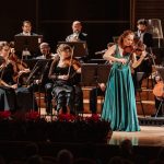 Carolin Widmann trascina la Filarmonica Toscanini Carolin Widmann trascina la Filarmonica Toscanini