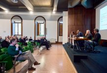 Vocazioni e 8 per mille in calo, la Diocesi “esternalizza” ai laici