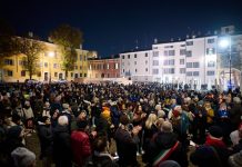 In mille in marcia per le vie del centro contro i femminicidi