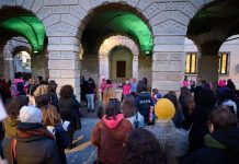 Violenza di genere: flash mob del circolo Arcigay La Salamandra alle Pescherie