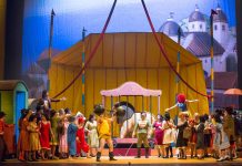 Bologna, i dipinti del “Circo” di Botero per l’Elisir d’amore di Donizetti