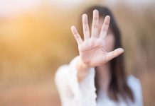 Soprusi alla moglie e botte alla suocera, 50enne condannato a due anni di reclusione