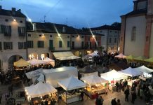 Centinaia di persone in centro, la Fiera dei Morti entra nel vivo