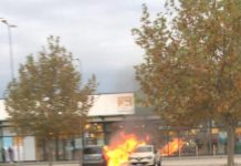 Corto circuito all’impianto elettrico: brucia un’auto che ne brucia un’altra