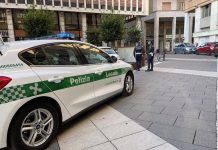 Nasconde la droga nelle fioriere di piazza 80° Fanteria: tunisino denunciato dalla Polizia locale