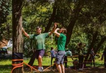 Conoscete lo slacklining? scopriamo questa pratica di tendenza